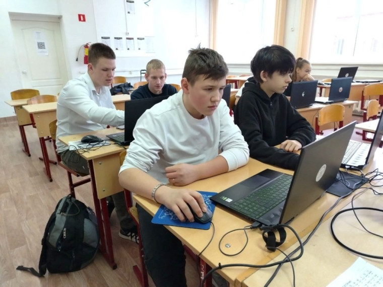 Благодарность команде мобильного технопарка "Кванториум" за вклад в развитие технического творчества учащихся.