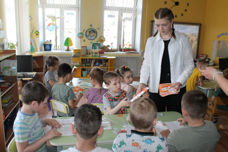 Юные финансисты из детского сада "Родничок" учились распознавать фальшивые деньги!.